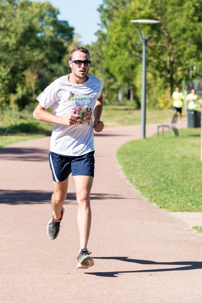 Coureur pendant une course en plein air